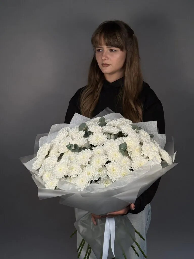 Букет с хризантемами и эвкалиптом (15)