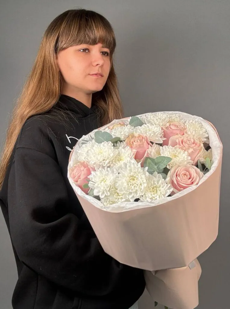 Букет из хризантемы, эвкалипта и роз (s)
